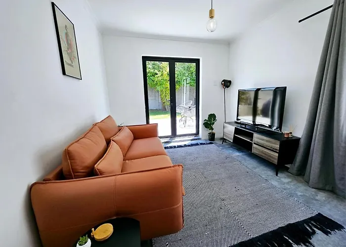 Private 2 Bed Guest Suite With Garden